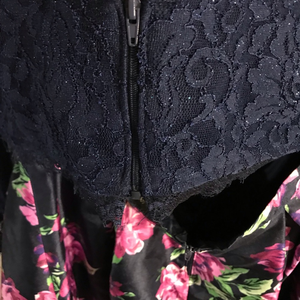 Sequin hearts 2 piece dress - Picture 6 of 6